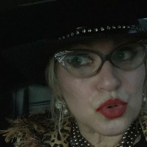 Meet your Posher, Janelle